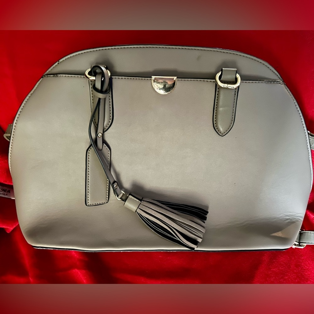 NWOT Large Taupe Purse with Shoulder Strap & Extra Pockets!